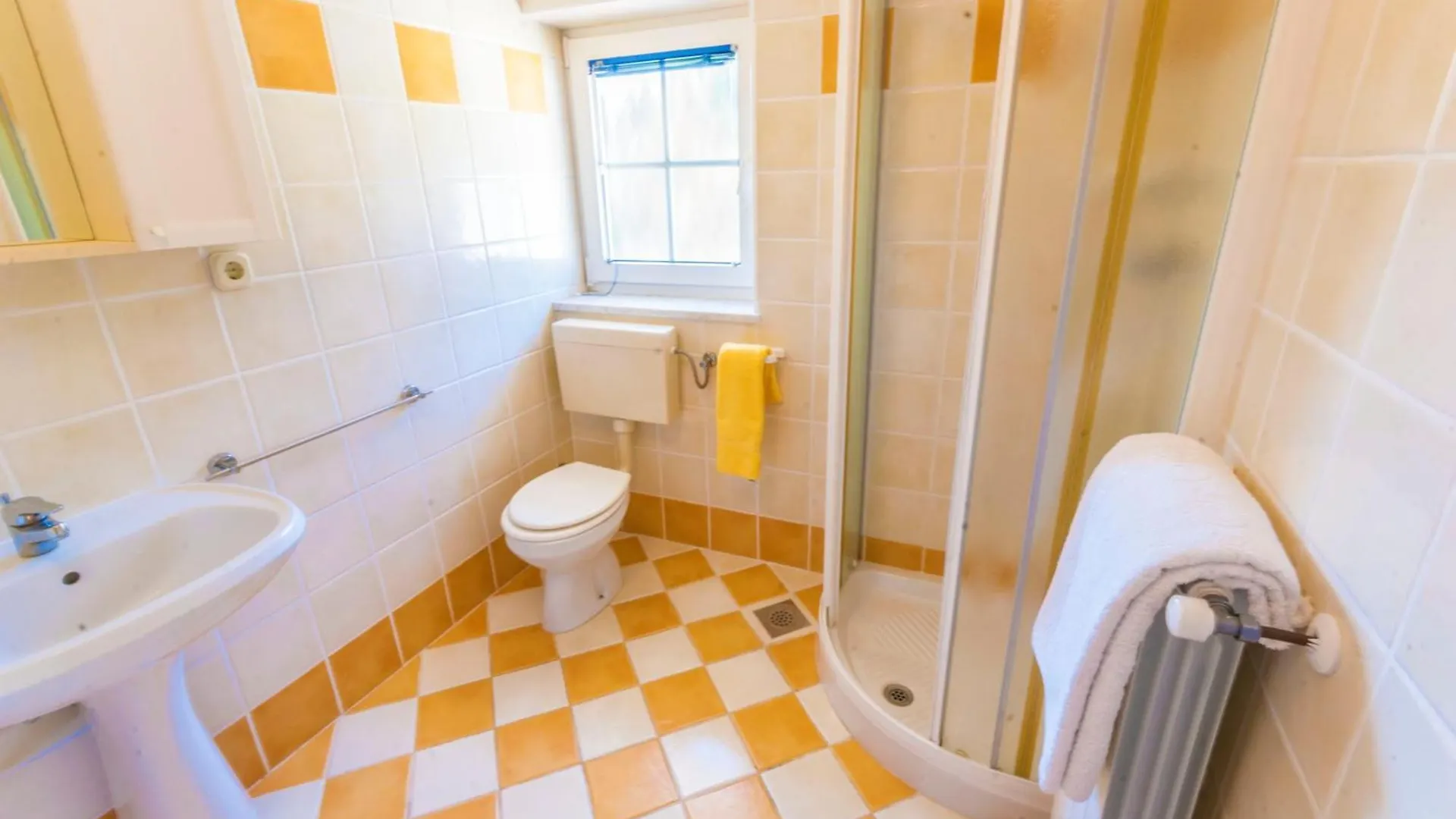 פרמנטורה Villa Nila, A Charming Villa Just A Short Walk Away From The Beach בית נופש